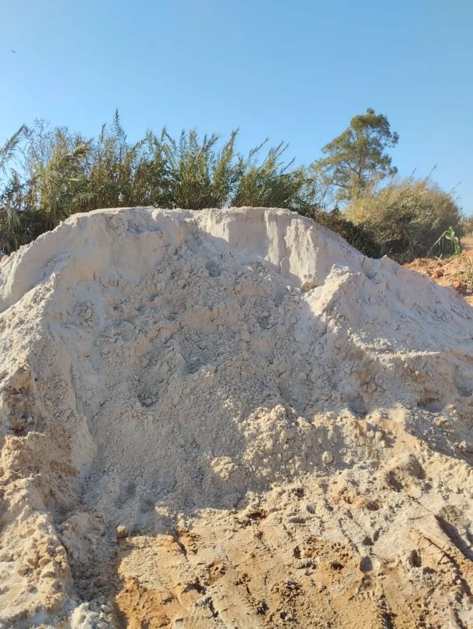 Aluguel de máquina retroescavadeira e areias para construções  - Foto 5