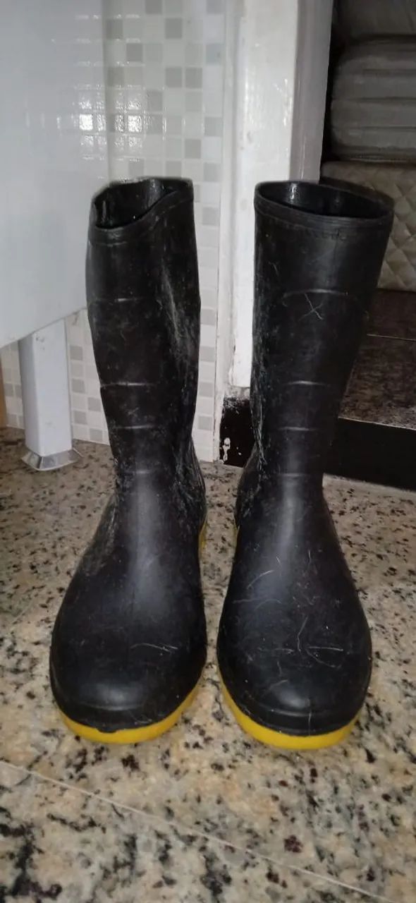 Bota de borracha preta 