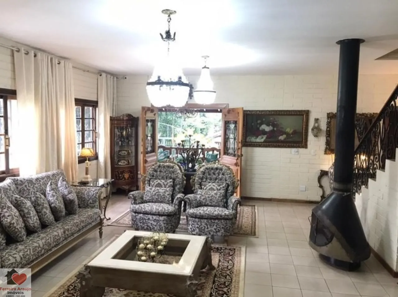 Sobrado Jardim das Palmeiras 257m2 com 3 dorm 1 suite 6 vagas condomínio fechado e muita á