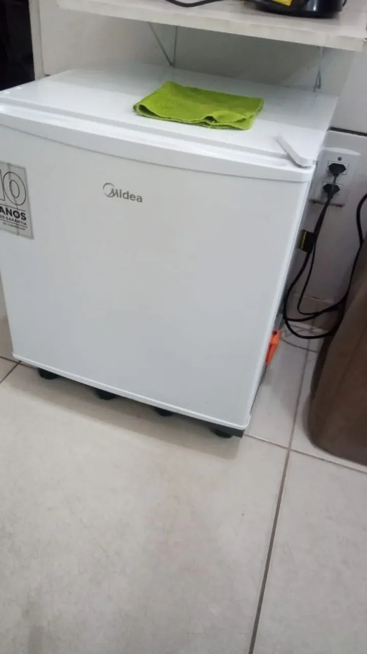 Frigobar Midea, 45L, 127 V, Branco