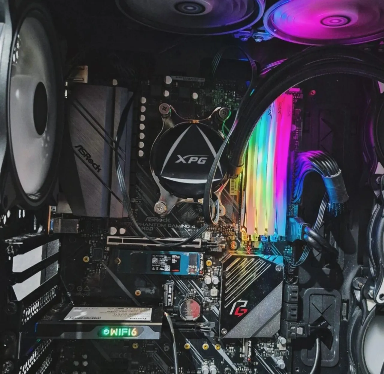 Kit Ryzen 3 2200g, Placa X570 Phantom Gaming, 32gb 3600mhz