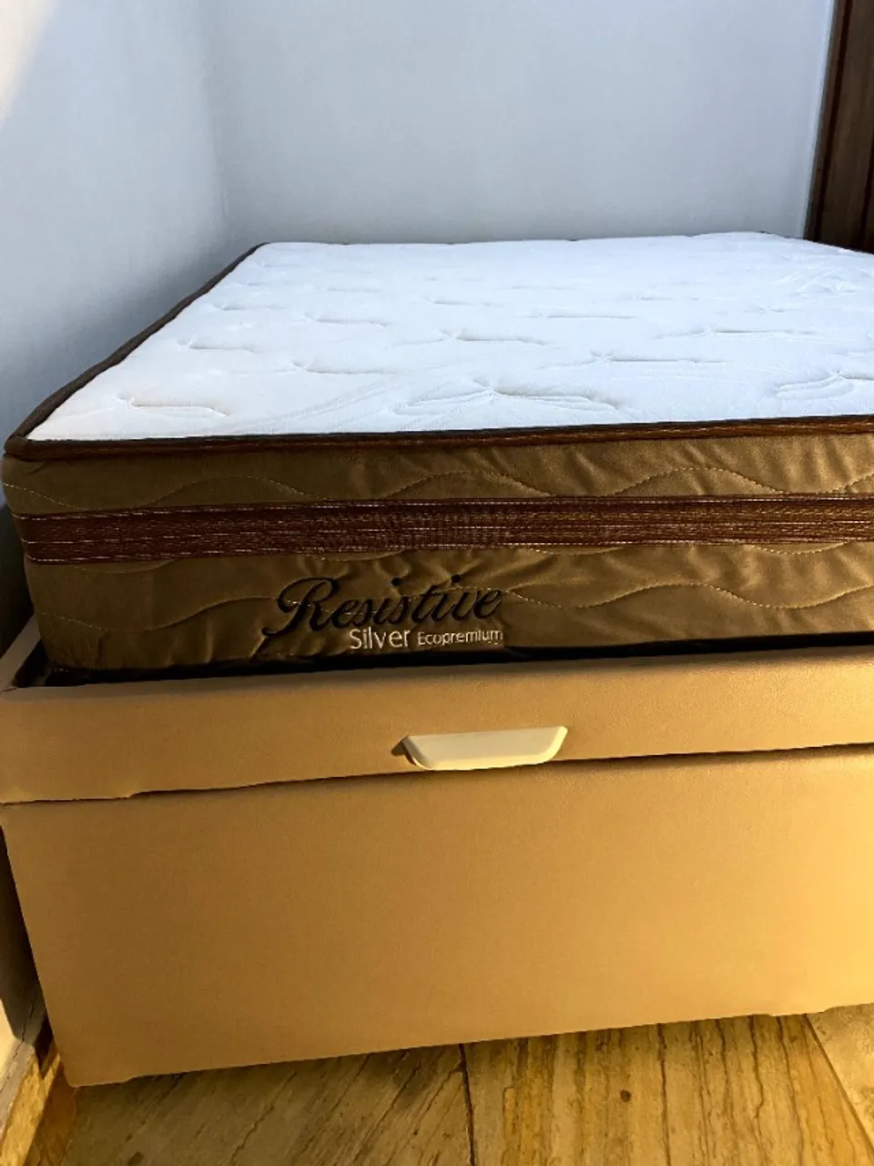 Colchão mola ensacada casal + Cama Box Baú (Impecável)