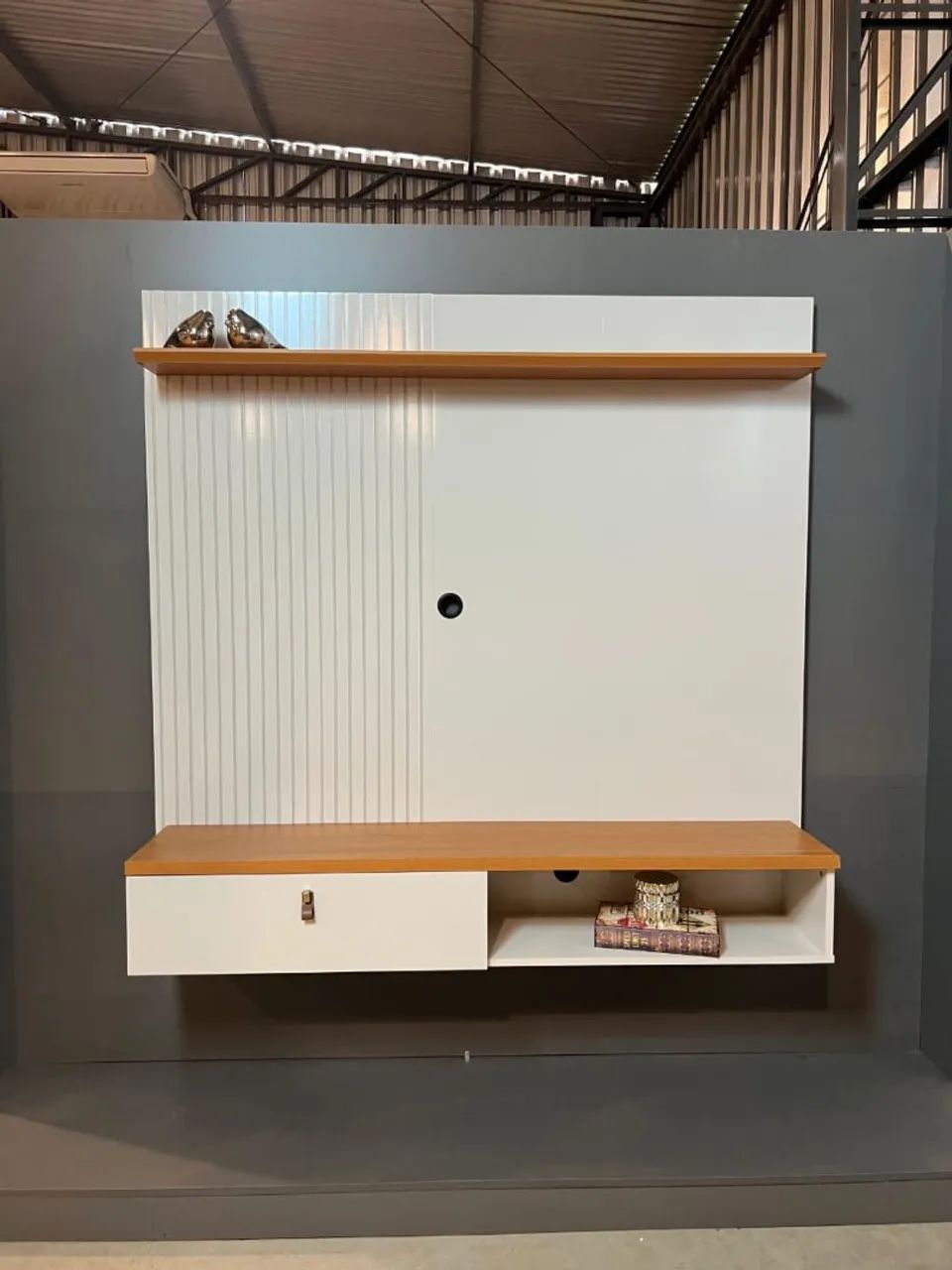 Painel para TV com gaveta 