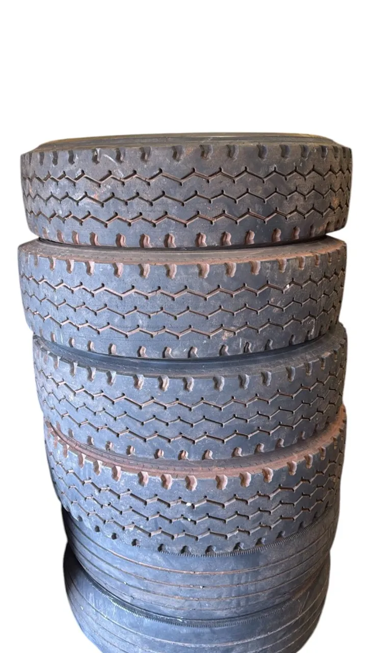 Pneu Semi Novo para Caminhão 295/80 R 22.5