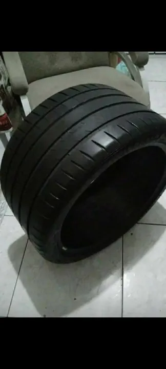 R19  305 30  pilot sport 4s