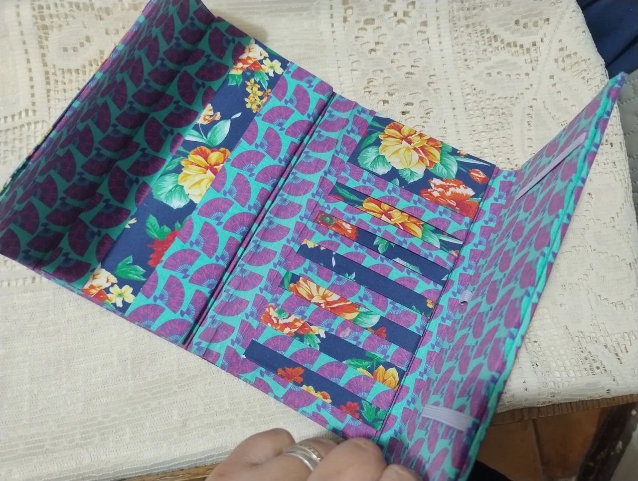 Bolsa de mão floral azul - Foto 4