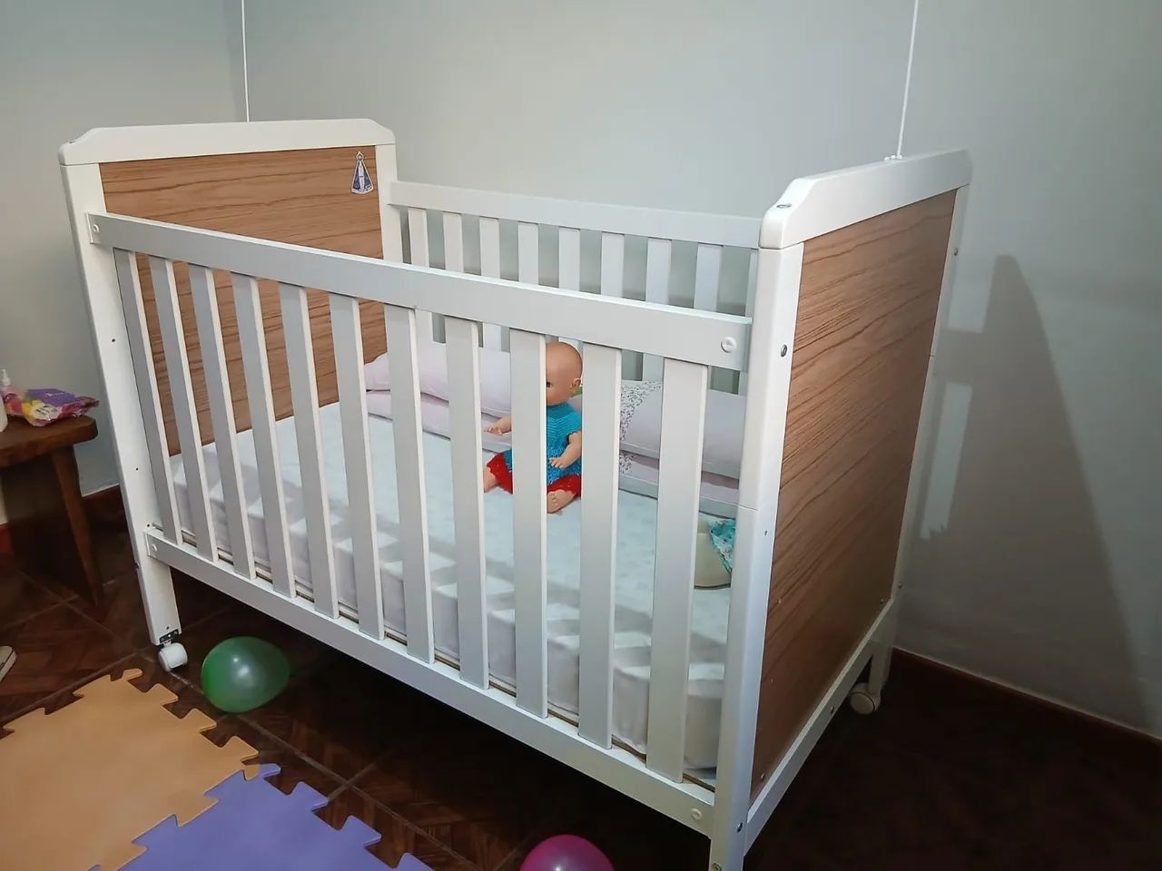 Berço tamanho americano, que vira mini cama. Marca Peroba  - Foto 5
