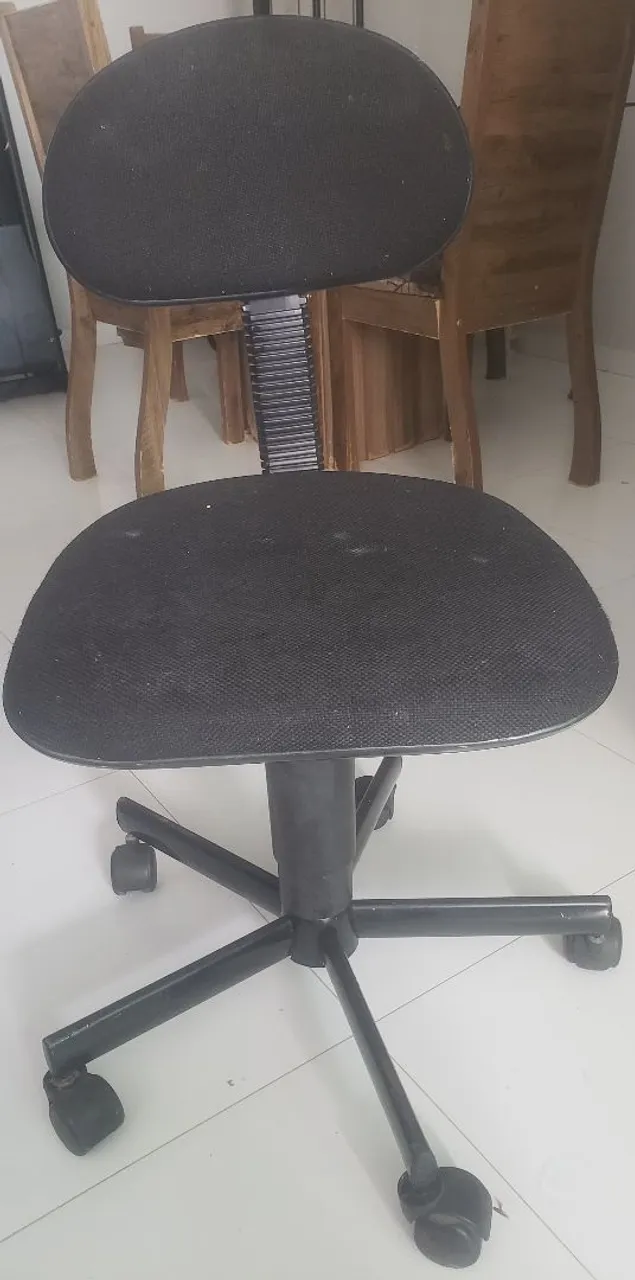 Cadeira de escritório giratória com rodinhas