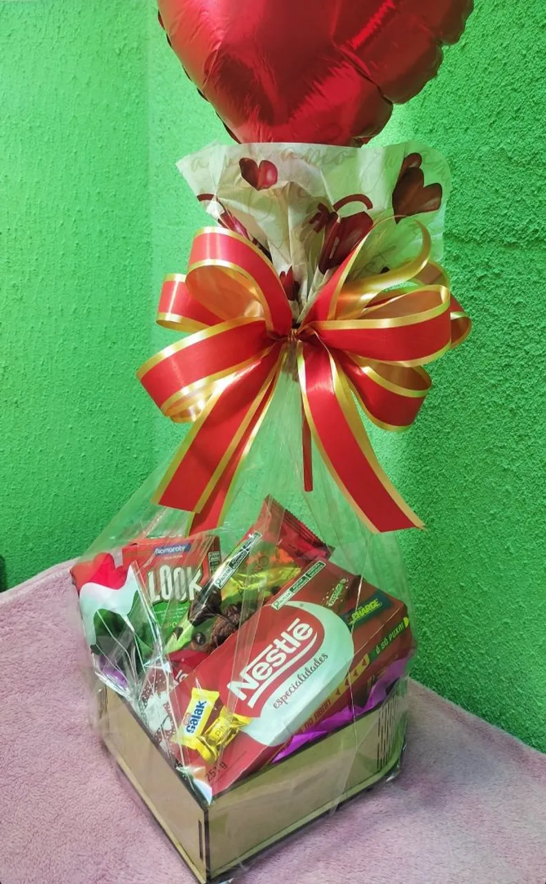 Cesta de Presente Romântica com Chocolates