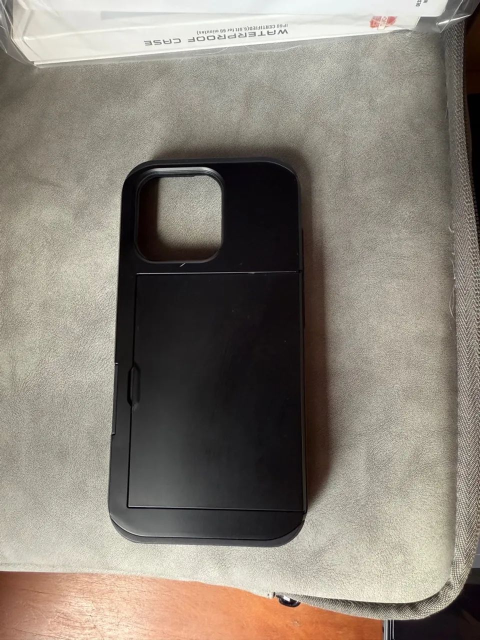 Capa IPhone 16 pro porta cartão - nova - Foto 4