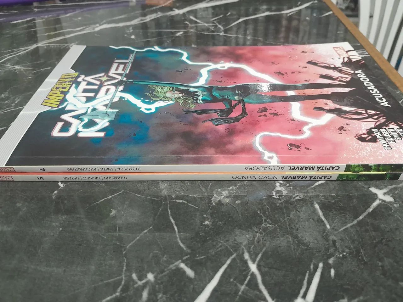 Quadrinhos de Capitã Marvel e Lanterna Verde - Foto 2
