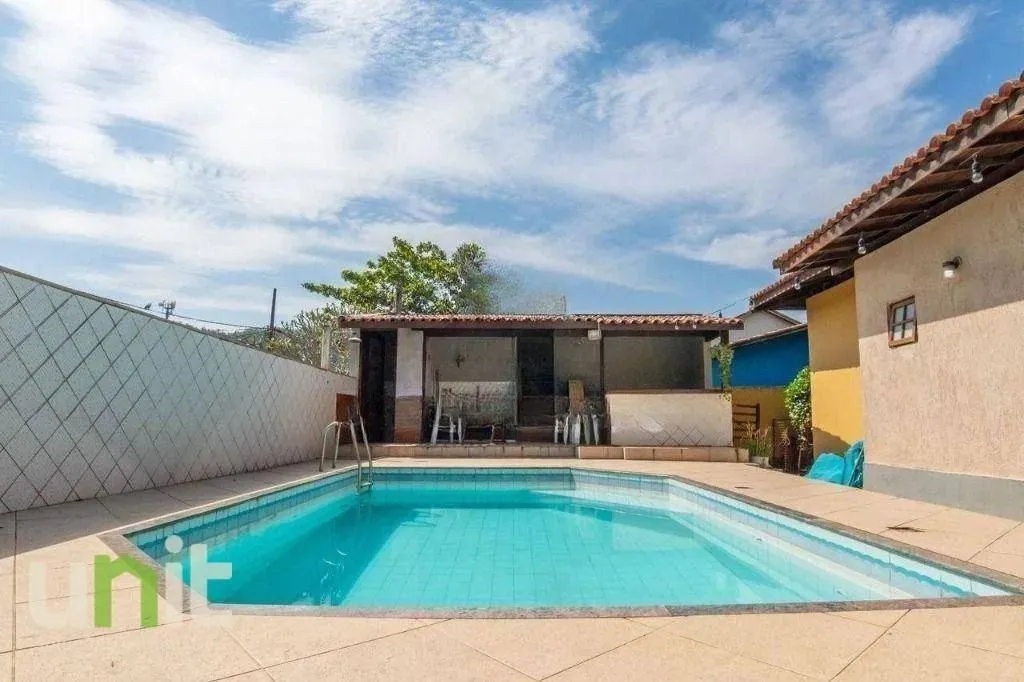 Unit Imobiliária vende linda casa linear com 3 quartos em Santo Antônio - Niterói