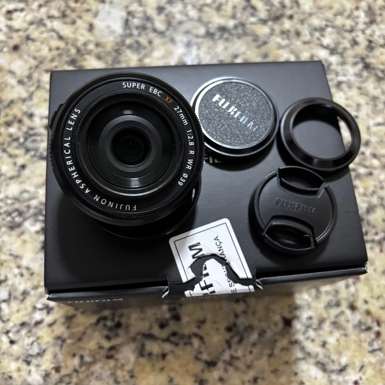 Lente Fujifilm XF 27mm f/2.8 R WR