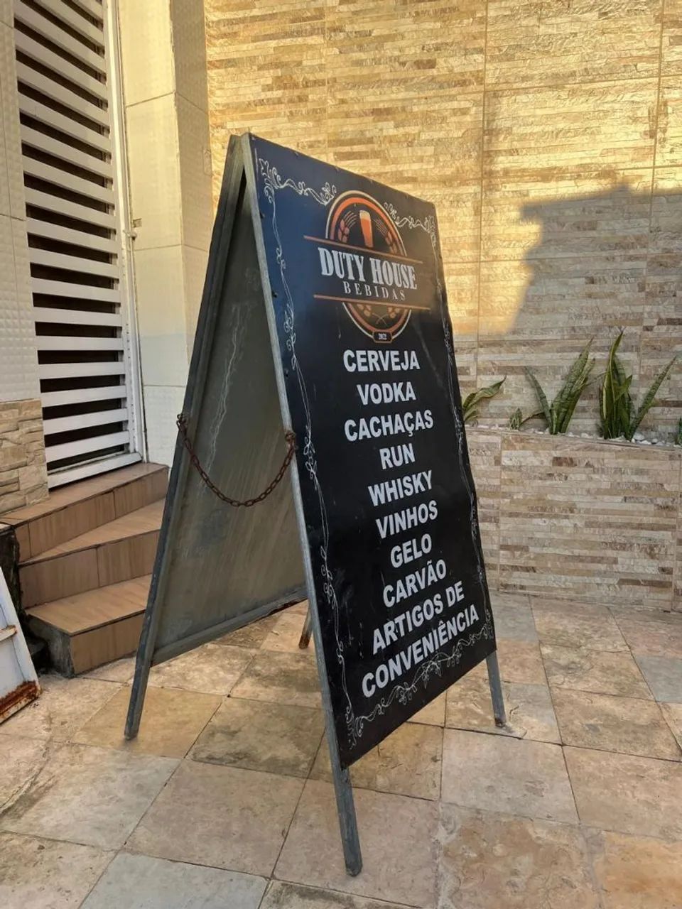 Placa para propaganda tipo triângulo 