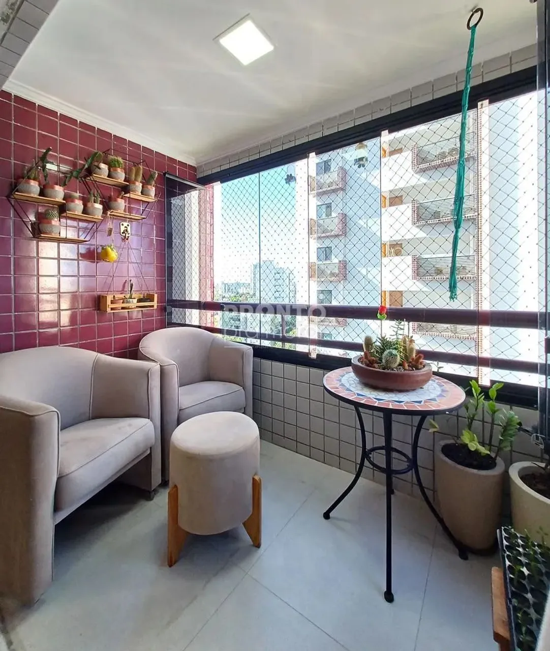 Apartamento para venda possui 81,50 metros quadrados com 3 quartos em Espinheiro