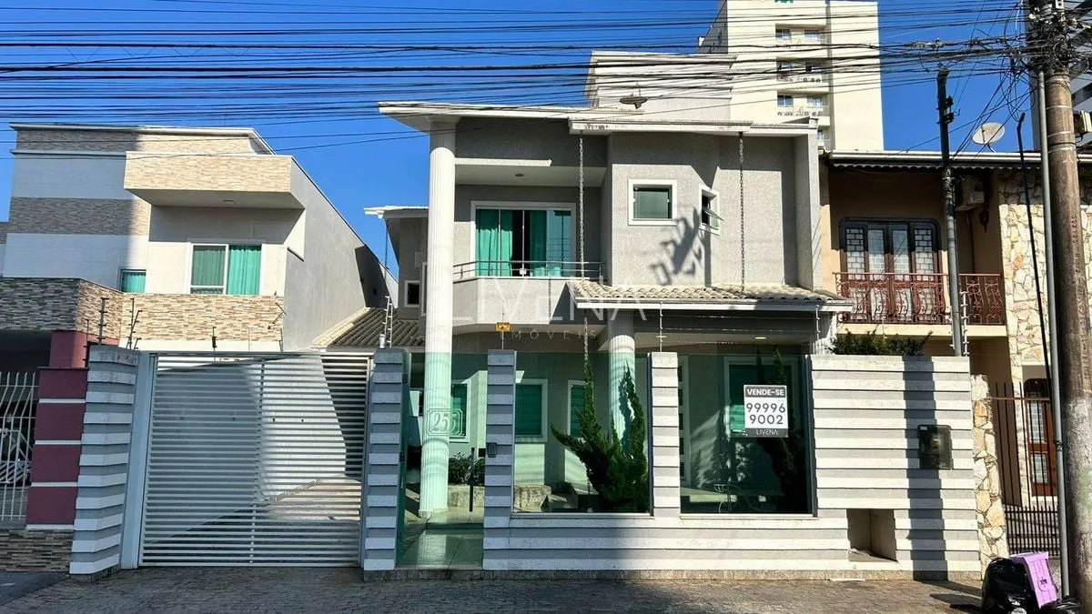 Sobrado mobiliado com piscina no bairro São Judas