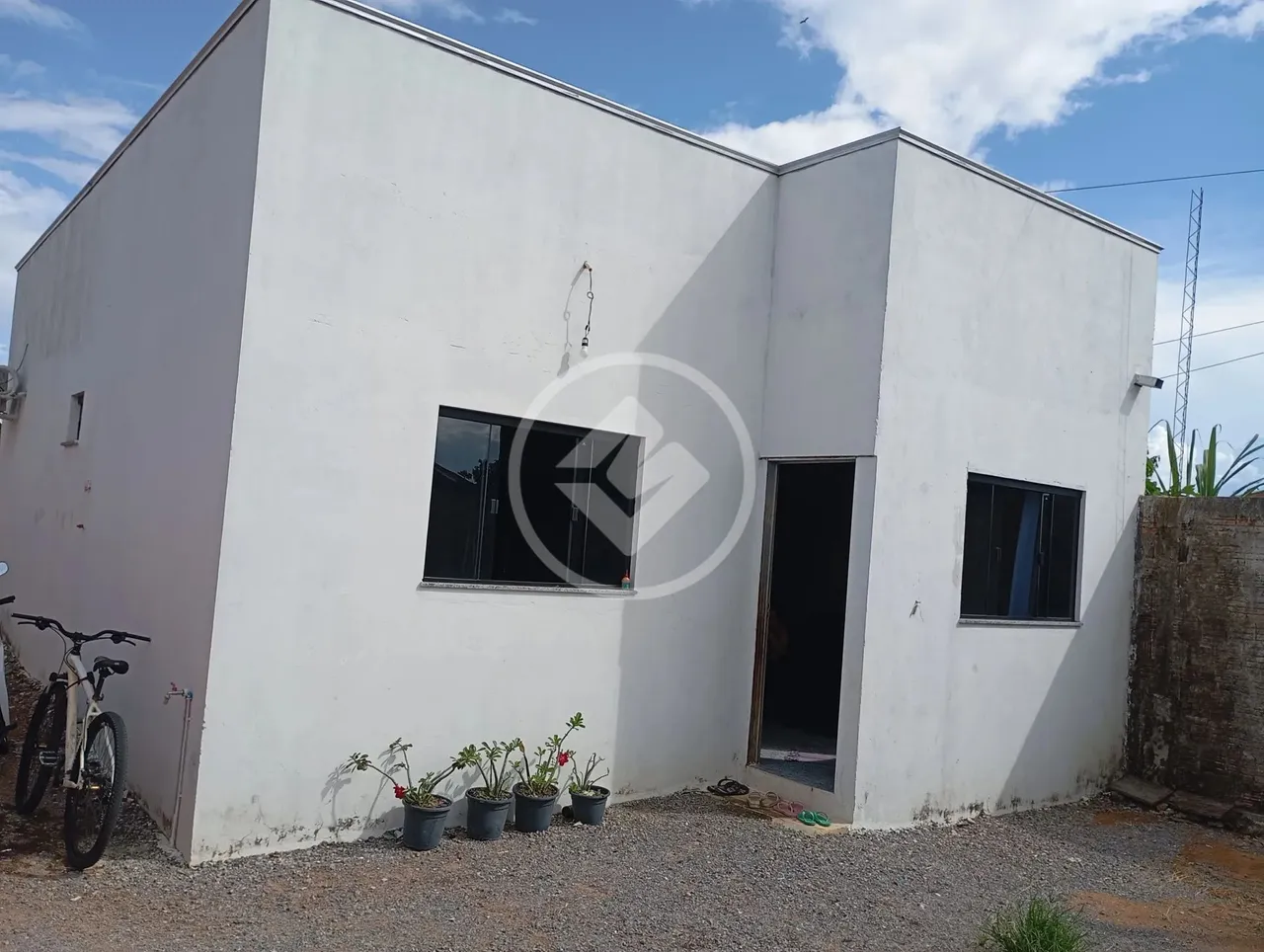 CASA 2 QUARTOS, SALA, COZINHA, BANHEIRO (FASE DE ACABAMENTO) JARDIM CALIFÓRNIA SINOP-MT co