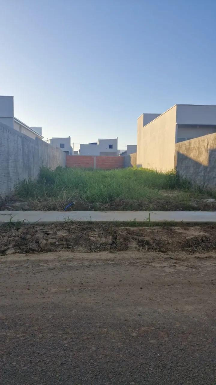 Terreno medindo 7x25, totalizando uma área de 125 metros quadrados.