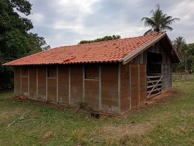 Baias para cavalos desmontável em madeira e aço galvanizado. - Foto 3