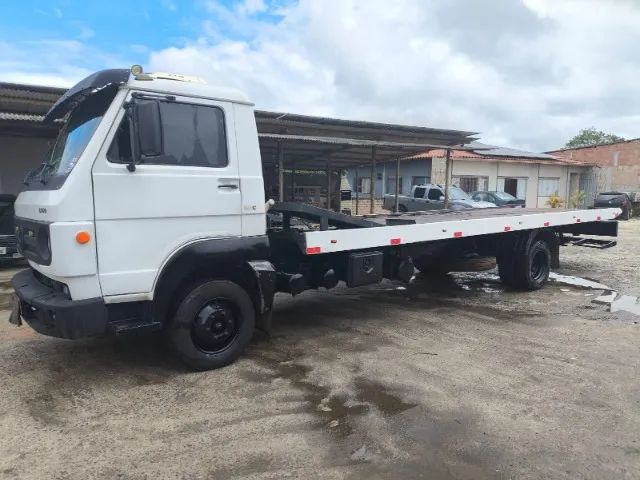 Caminhão plataforma, guincho VW 8-160 2012