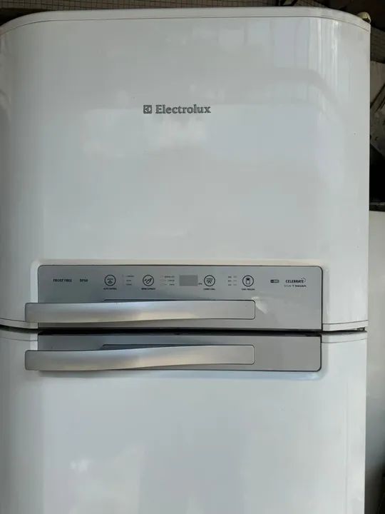 Geladeira frost free df50 Electrolux moderna  - Foto 2