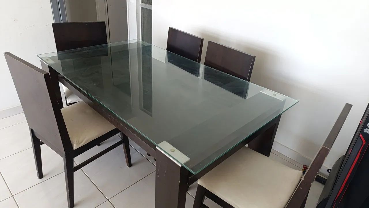 Mesa de Jantar em Madeira com Tampo de Vidro
