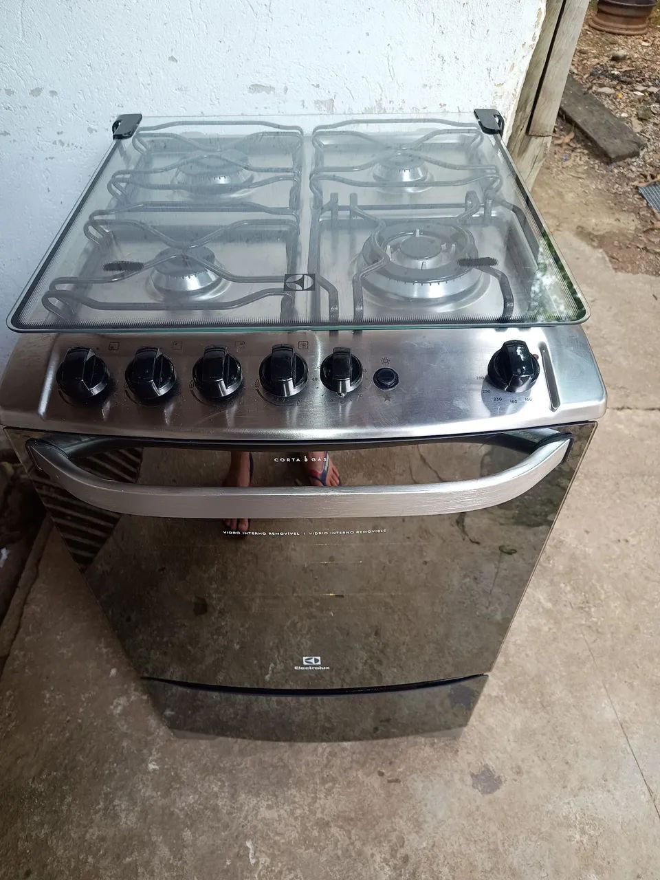 Fogão Electrolux 4 Bocas com Mesa de Vidro semi-novo funcionando perfeitamente bem 