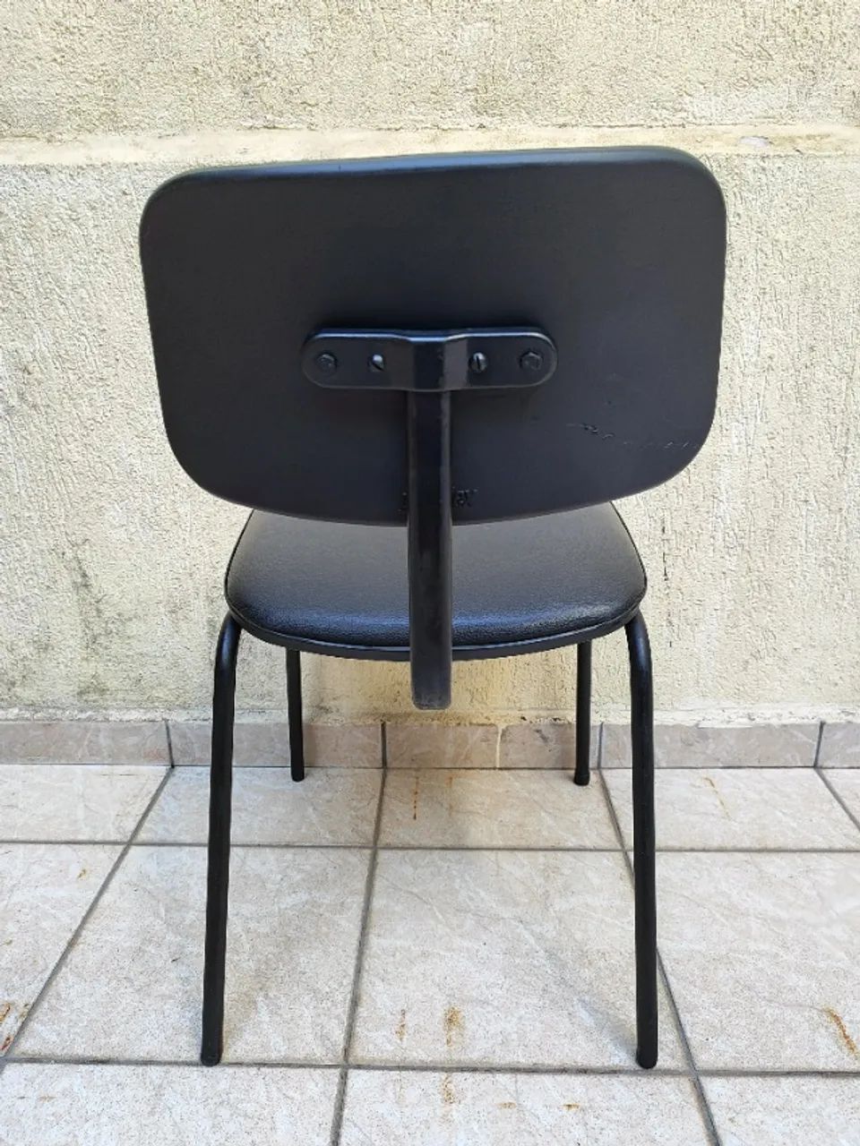 Cadeira Fixa Estofada em Couro Preto - Giroflex - Foto 2