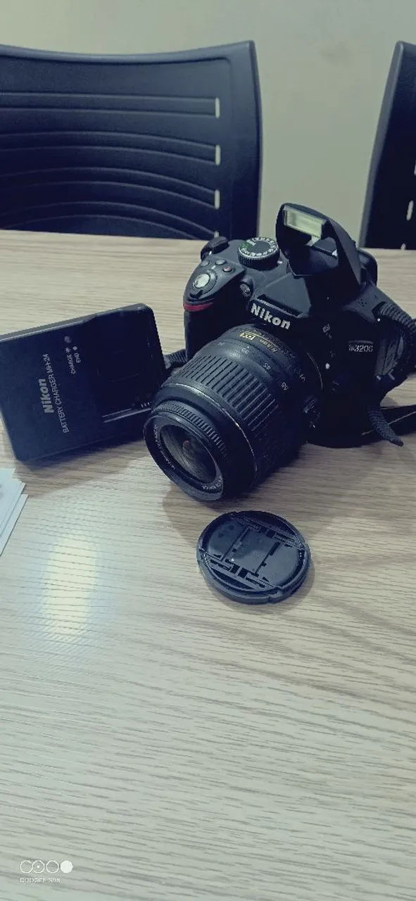 Câmera DSLR Nikon D3200 com Lente 18-55mm