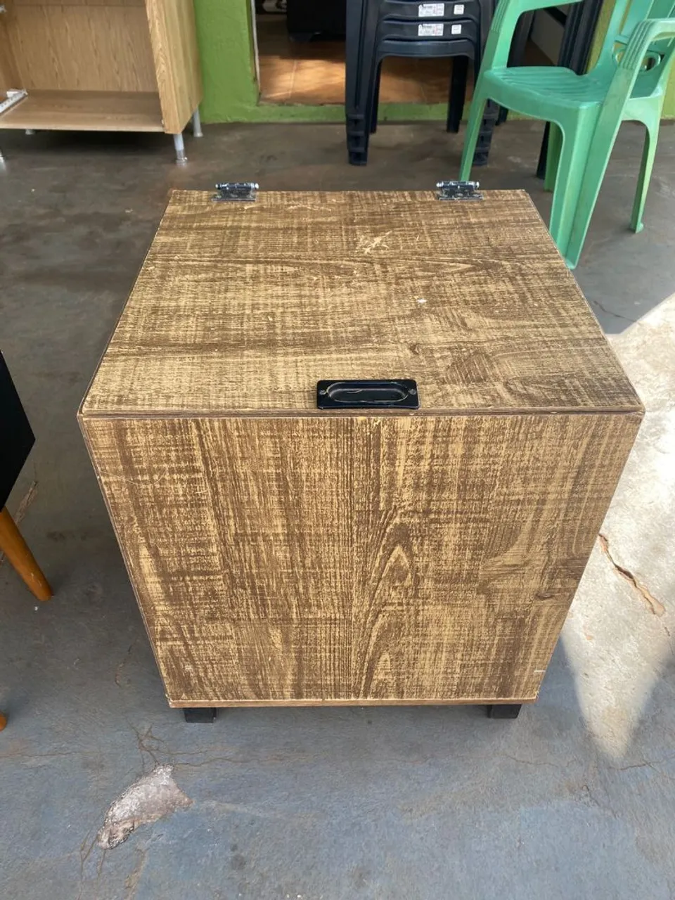 Baú multi uso de MDF bem conservado ((ENTREGO))