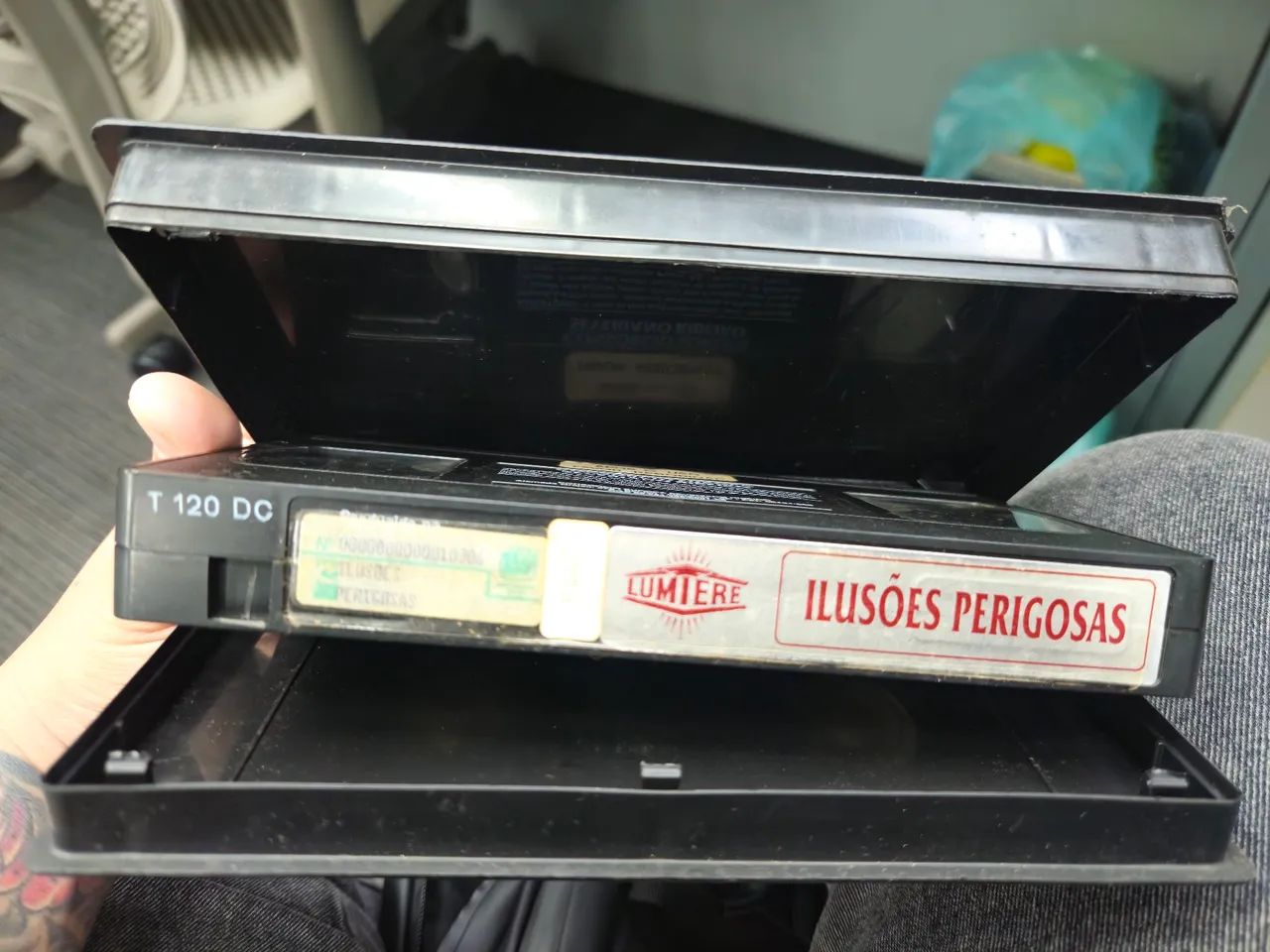 VHS - Raro - Ilusões Perigosas - Aidan Quinn - LEGENDADO - Foto 4