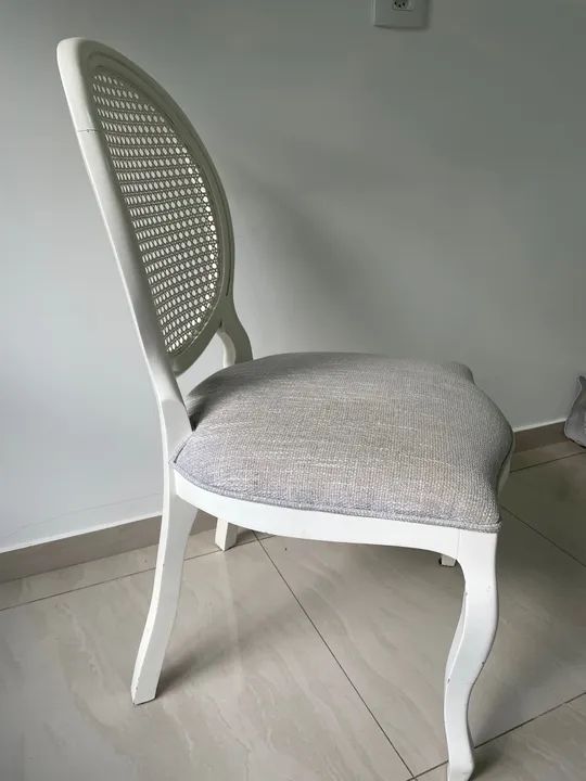 Cadeira Vintage em Branco