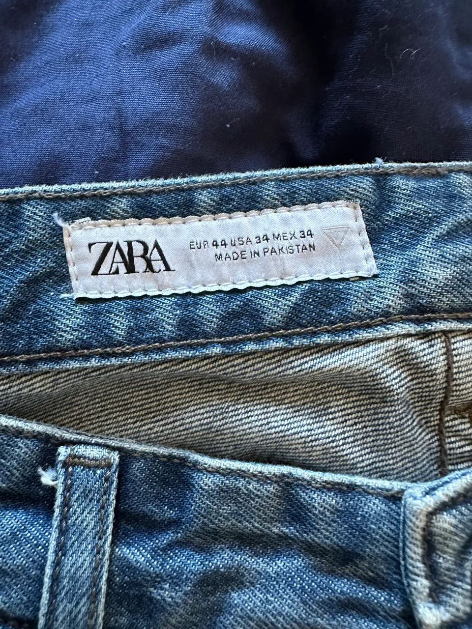Calça Zara modelo BAGGY