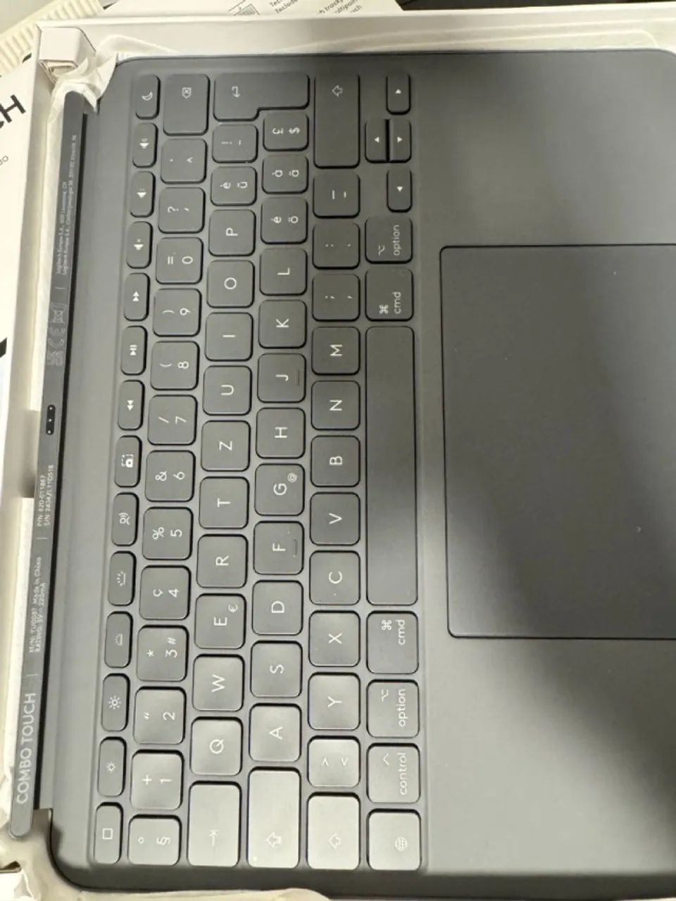Logitech Combo Touch iPad Air 13 (M2, M3 e M4) - Foto 4