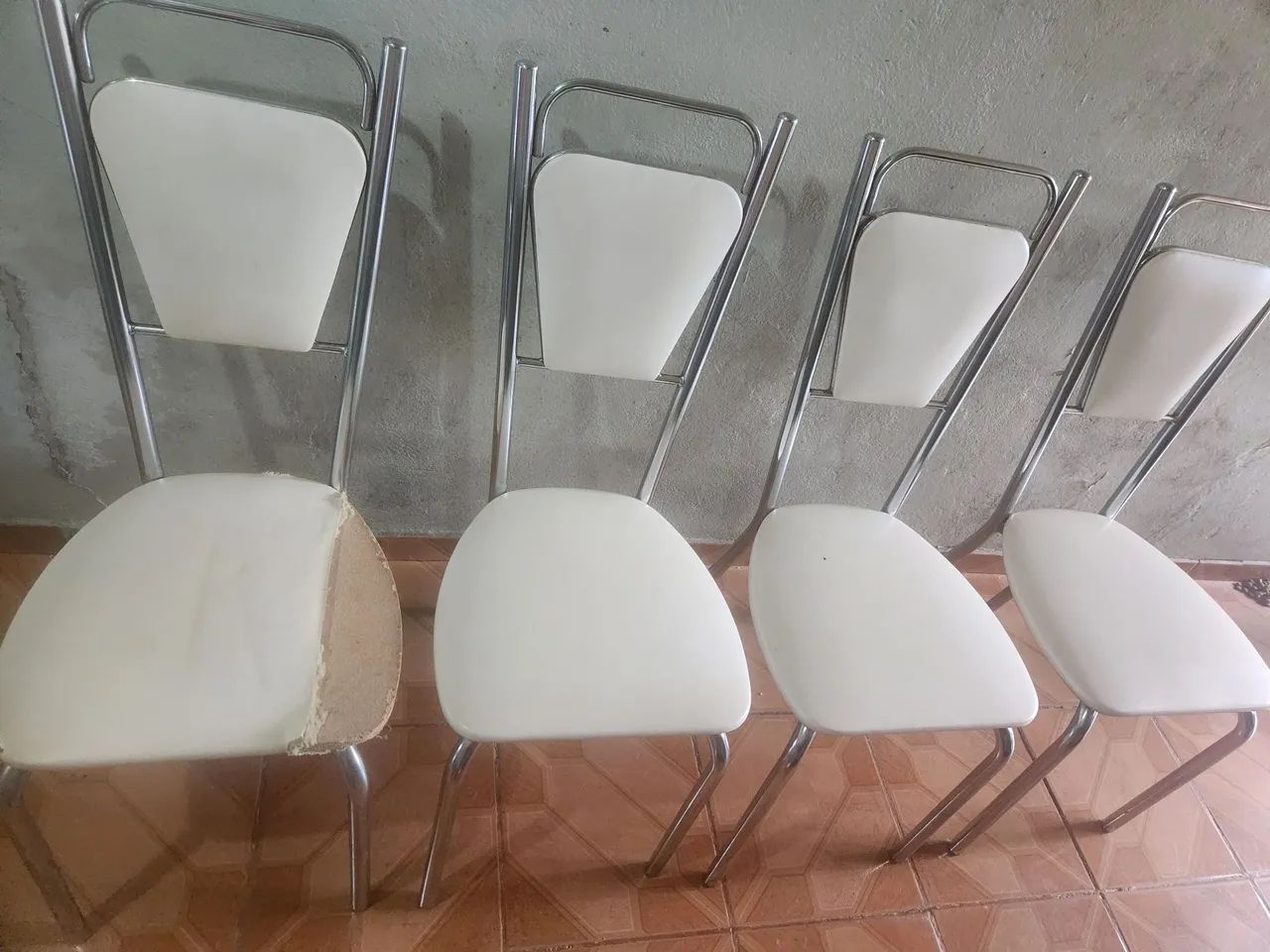 MESA COM 4 CADEIRAS  - Foto 2