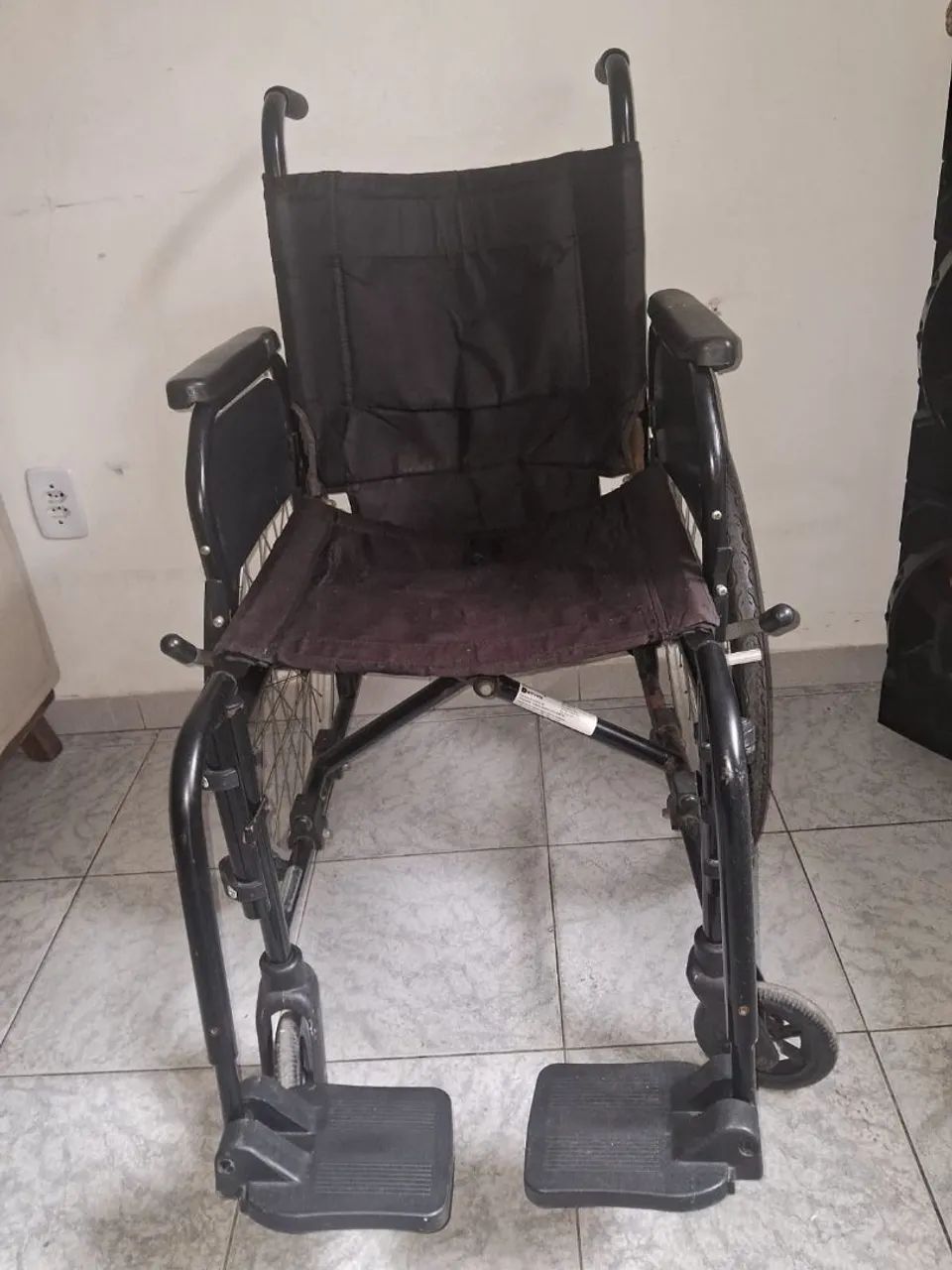 Cadeira de rodas semi nova e de banho nova - PCD - Foto 4