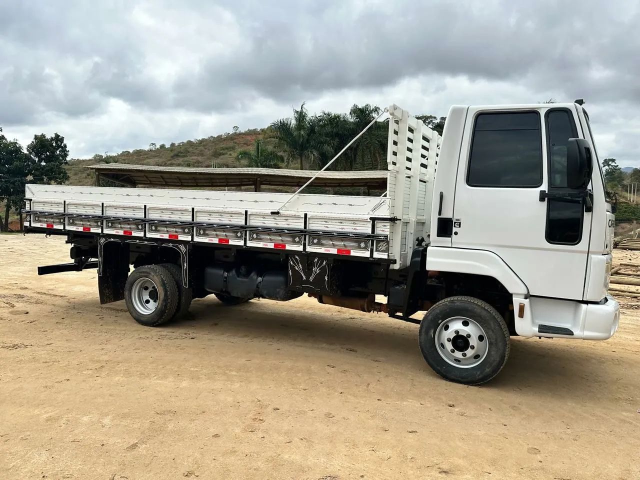 Cargo 815 R$210.000,00 - Foto 4