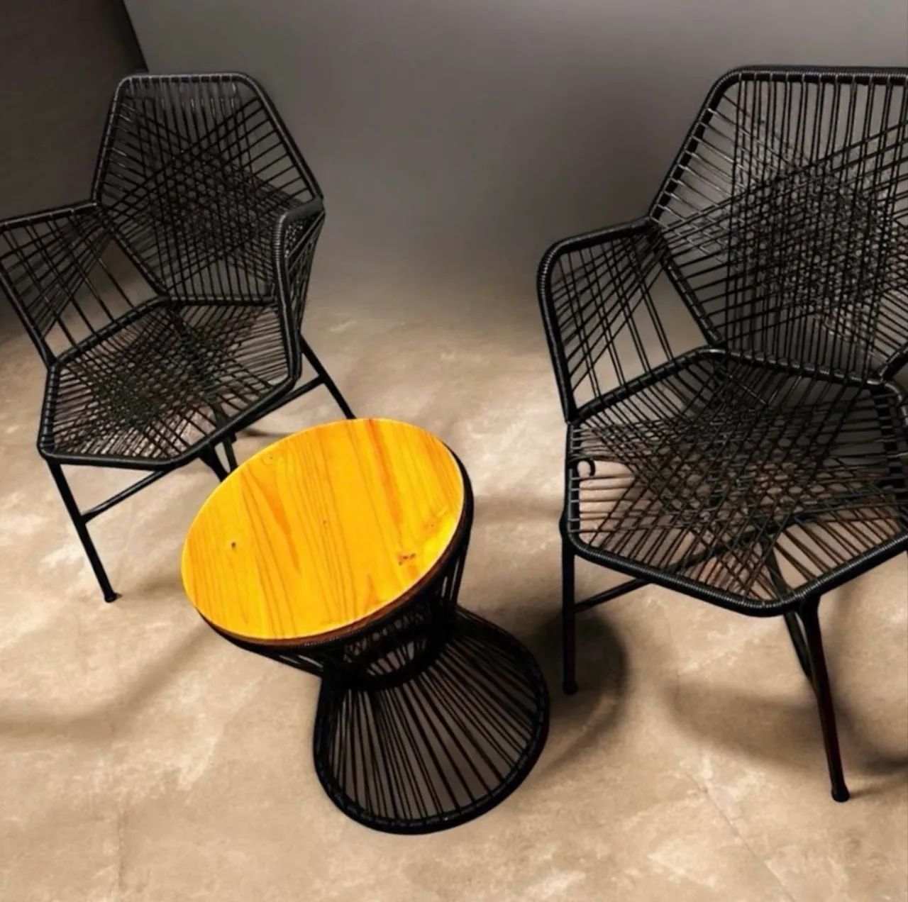 Conjunto Varanda Gourmet 2 Cadeiras Tropicália e Mesa Ampulheta - Foto 3