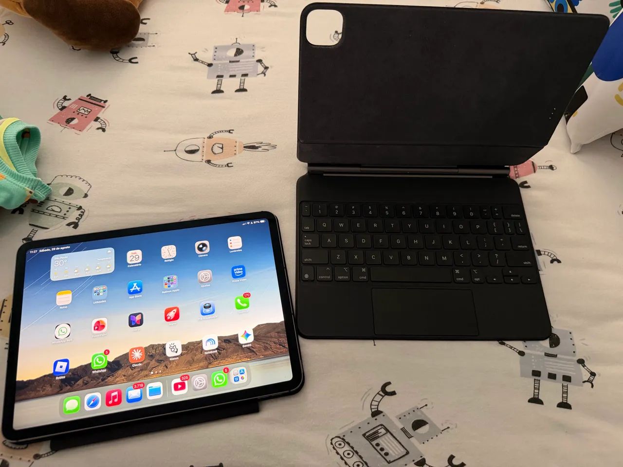Ipad Pro 11 pol M1 256G / Celular 3 geracao com capa Apple teclado Original  - Foto 2