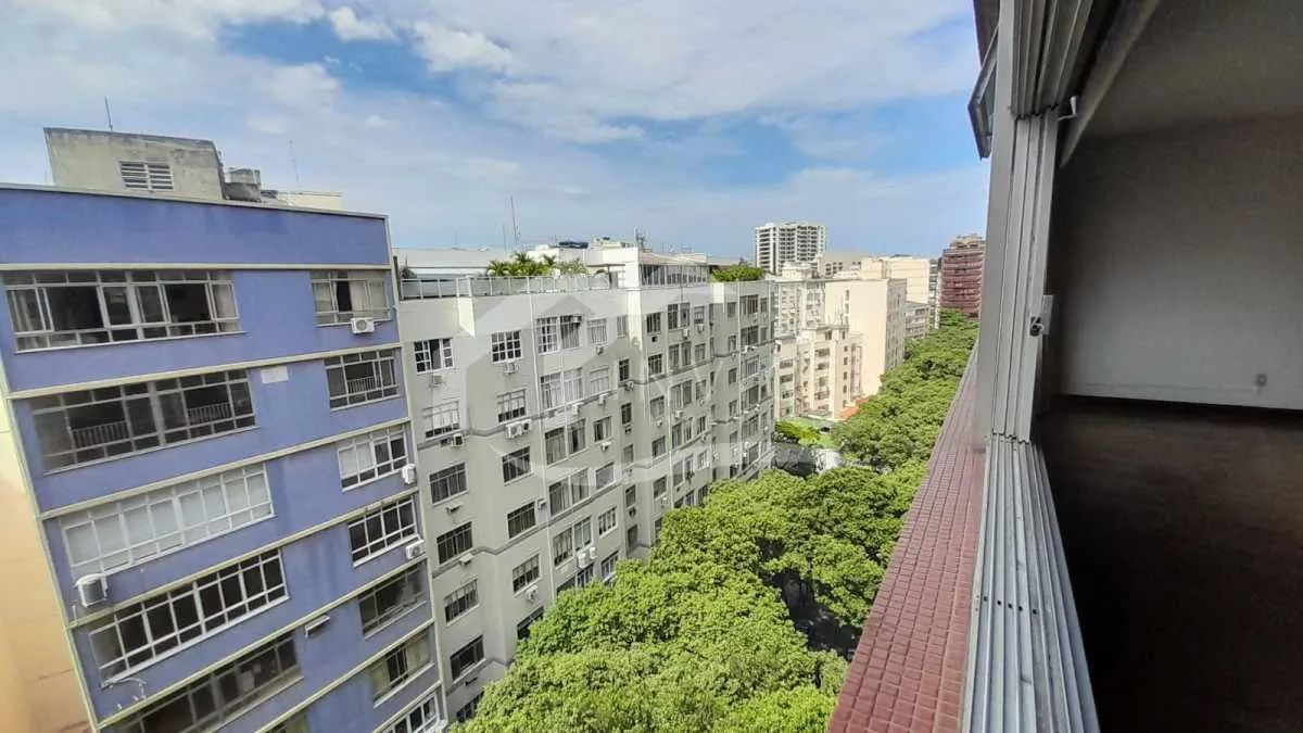 ÓTIMA LOCALIZAÇÃO POSTO 6 COM VAGA