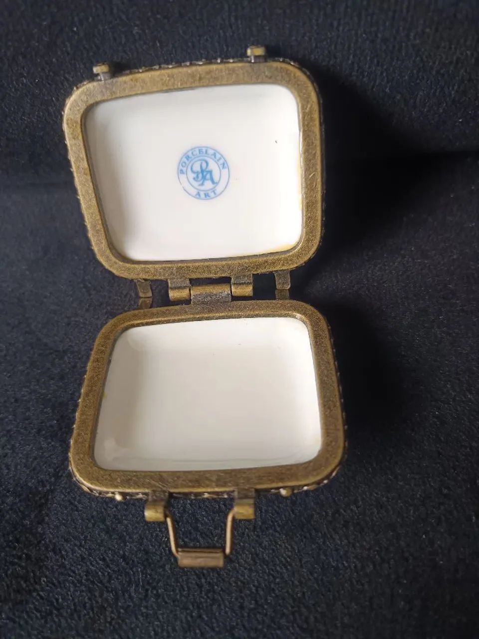 Caixa porta jóias em porcelana, antiga. - Foto 2