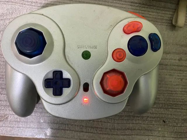 CONTROLE DE GAME CUBE (funciona no wii tambem)  SEM FIO FUNCIONANDO - Foto 3