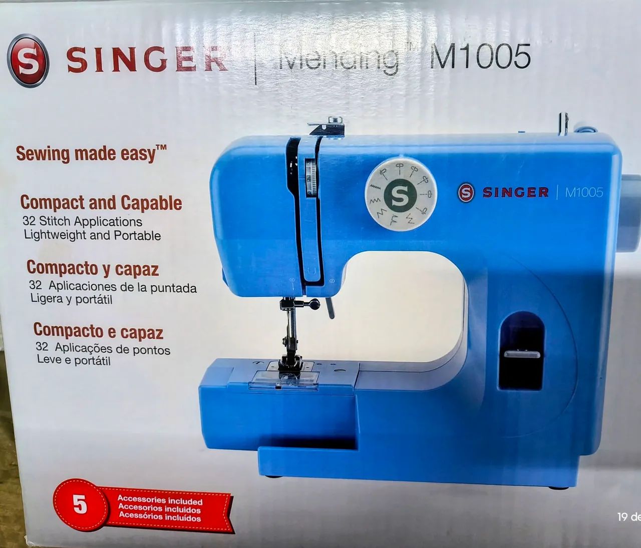 Máquina de costura Singer nova.  - Foto 2