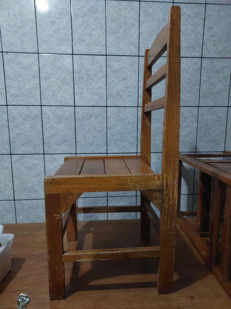Vendo 3 cadeiras de madeira - Foto 2