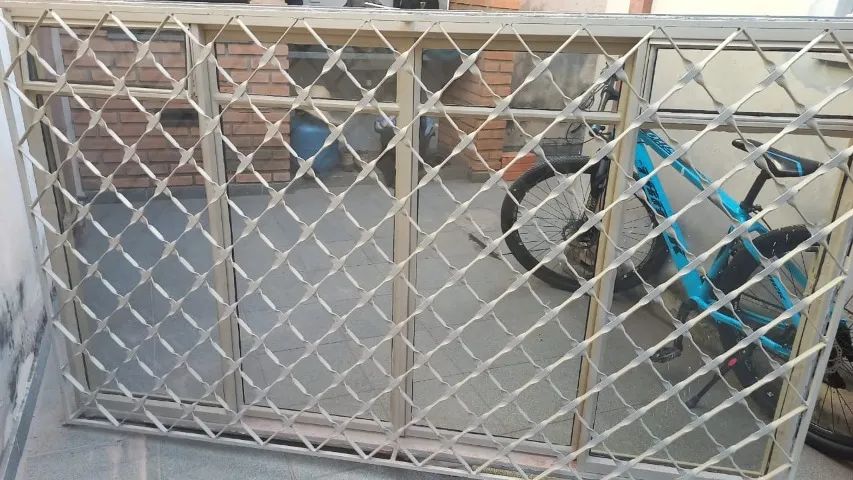 VITRÔ DE FERRO COM GRADE E VIDRO   · - Foto 2
