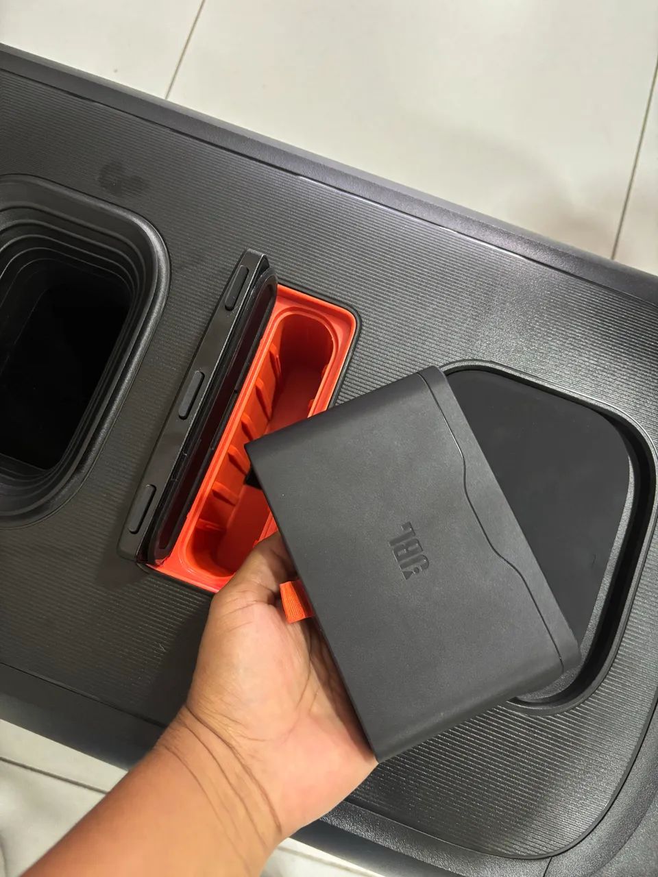 Caixa de som JBL PartyBox 520 com microfone  - Foto 4