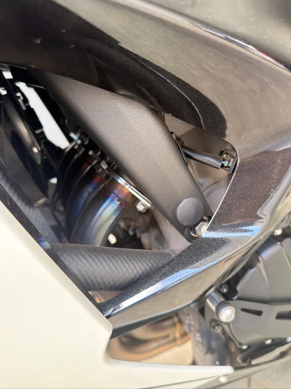Zx6 636 Branco com Dourado - Foto 4