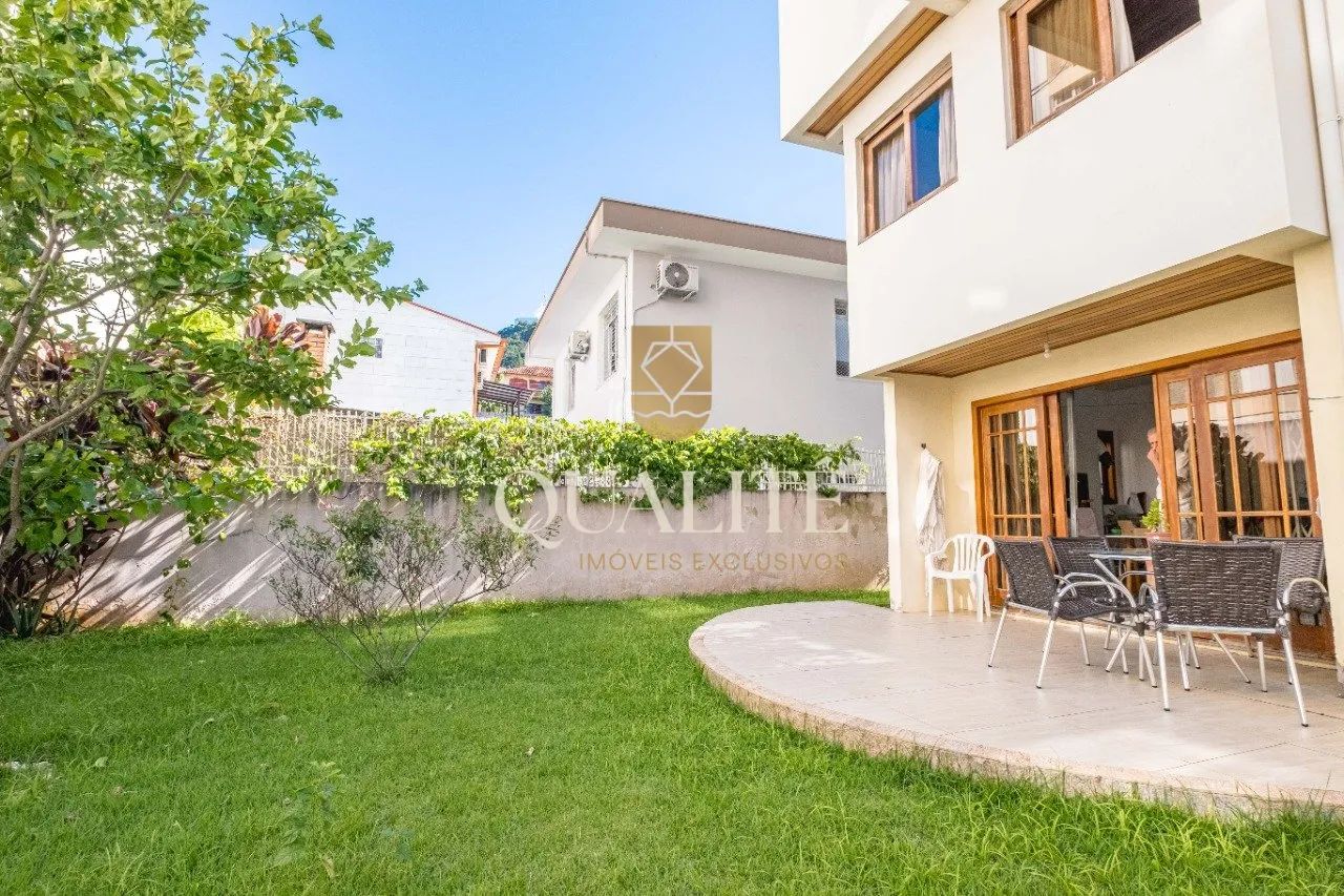 Casa à Venda com 4 Dormitórios na Trindade - Florianópolis/SC