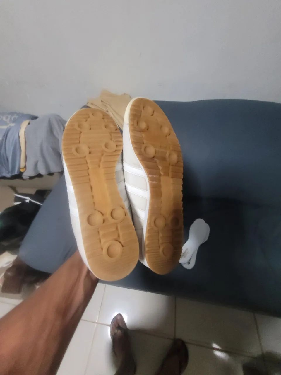 Tênis adidas tamanho 44 - Foto 4