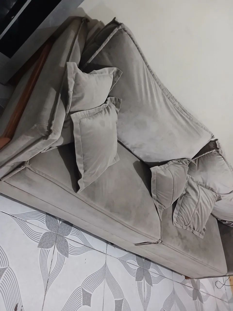Vendo sof á de veludo cinza - Foto 2